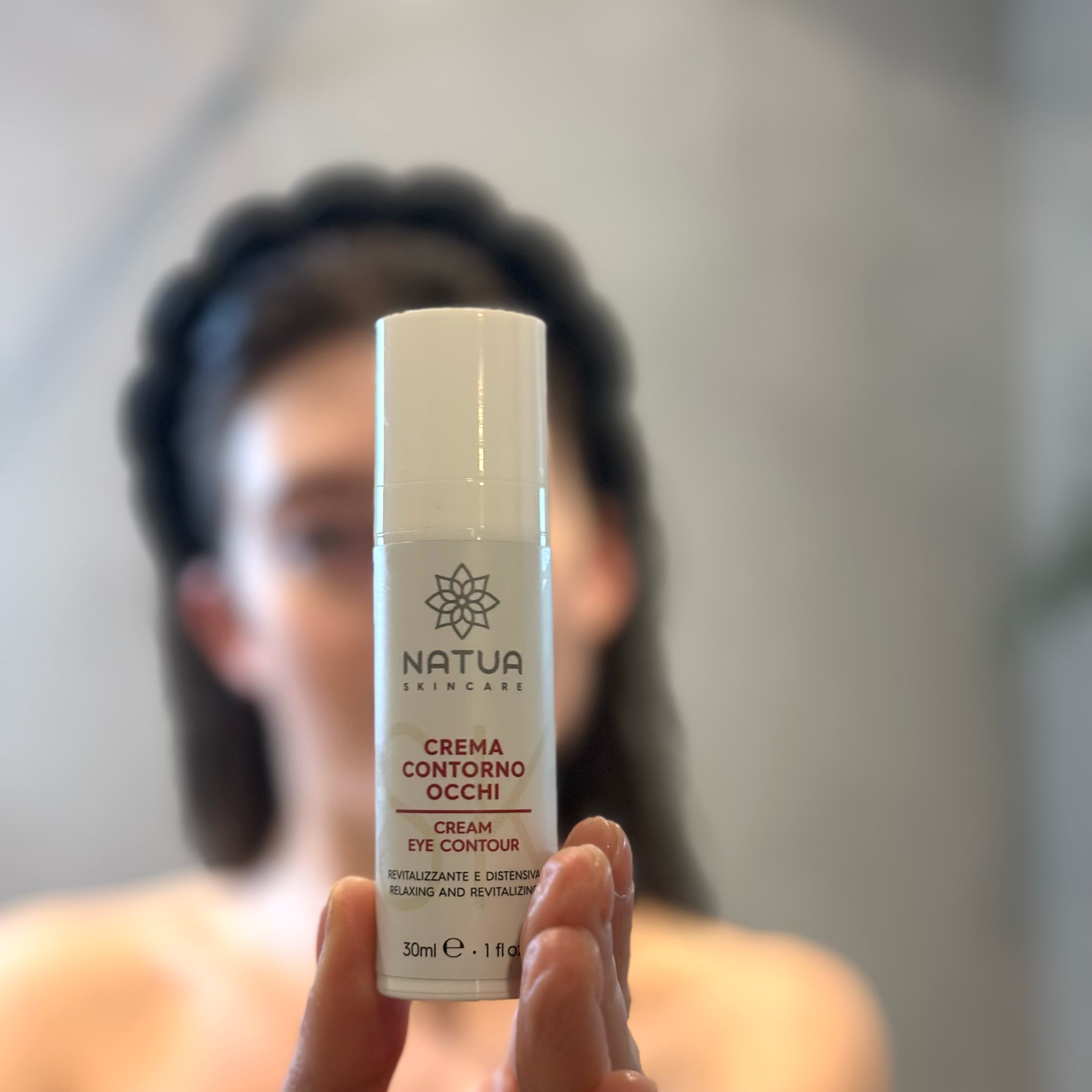 SK Crème Contour Yeux : Lumière, Fermeté et Confort pour votre Regard